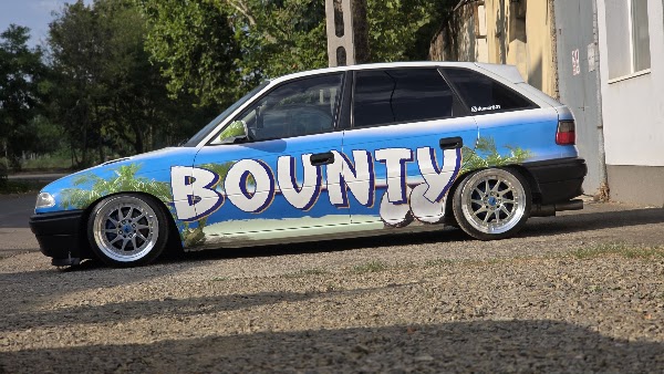 Bounty dekoros Ford Astra egyedi grafika